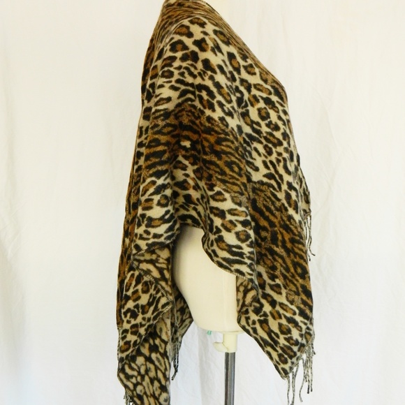 NWT David & Young Leopard Fringe Shawl Wrap - Picture 3 of 6
